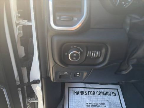 Used 2023 RAM 1500 Laramie AWD/4WD image 19