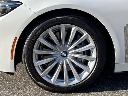 Used 2022 BMW 740i w/ Premium Package image 27