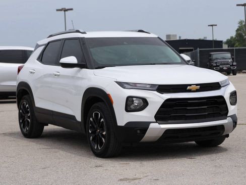 Used 2023 Chevrolet TrailBlazer LT FWD image 4