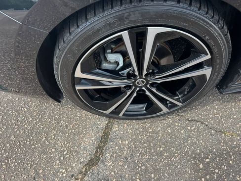 Used 2021 Nissan Sentra SR w/ SR Premium Package FWD image 10