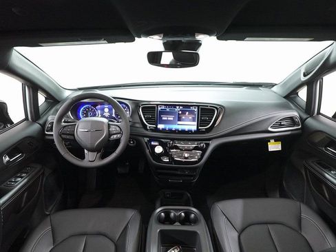 New 2026 Chrysler Pacifica Select w/ S Appearance Package image 7