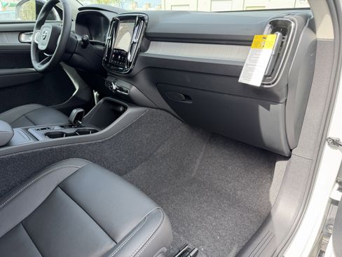 New 2026 Volvo XC40 B5 Core AWD/4WD image 10