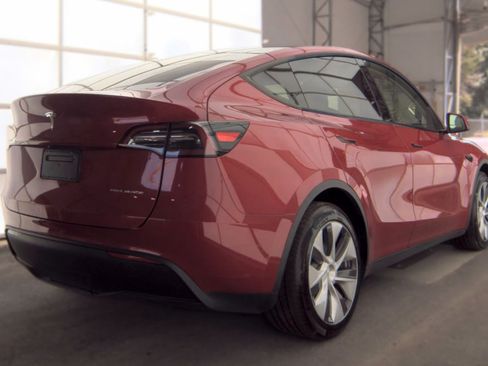 Used 2023 Tesla Model Y Long Range AWD/4WD image 4