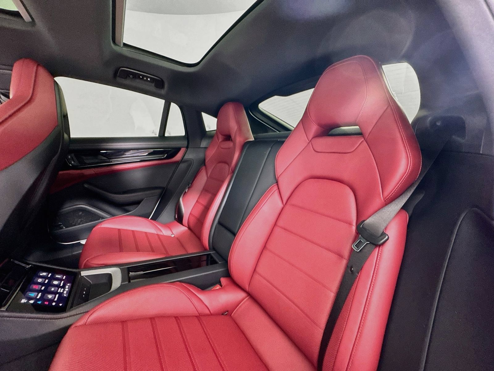 Used 2025 Porsche Panamera RWD image 24