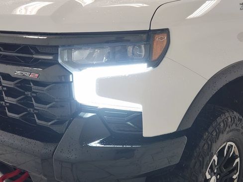 Used 2022 Chevrolet Silverado 1500 ZR2 w/ Technology Package AWD/4WD image 9