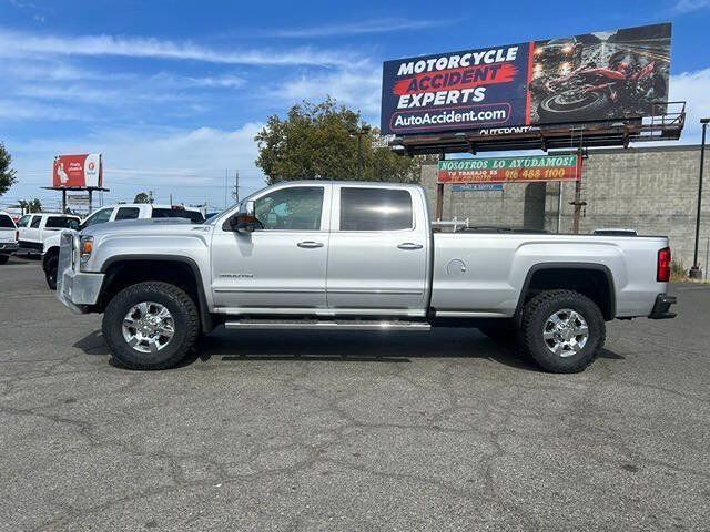 Used 2017 GMC Sierra 3500 SLT w/ Duramax Plus Package AWD/4WD image 5