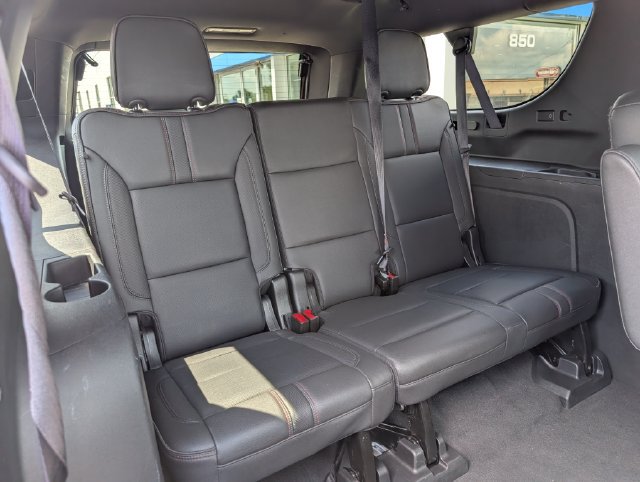 Used 2022 Chevrolet Suburban RST w/ Sport Performance Package AWD/4WD image 6