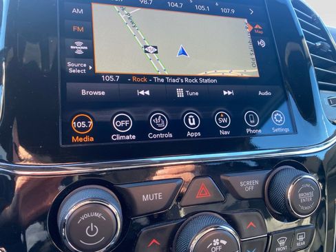 Used 2022 Jeep Grand Cherokee Limited image 20