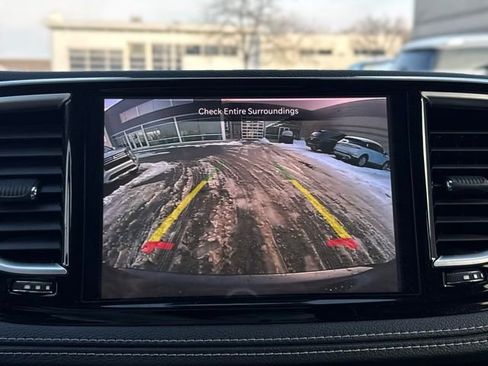 Used 2023 Chrysler Pacifica Limited image 41