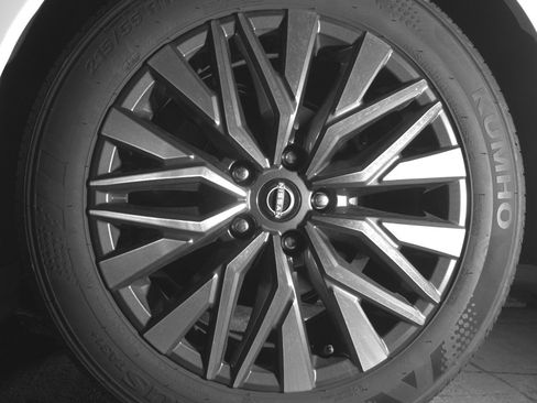 Used 2025 Nissan Altima 2.5 SV image 14