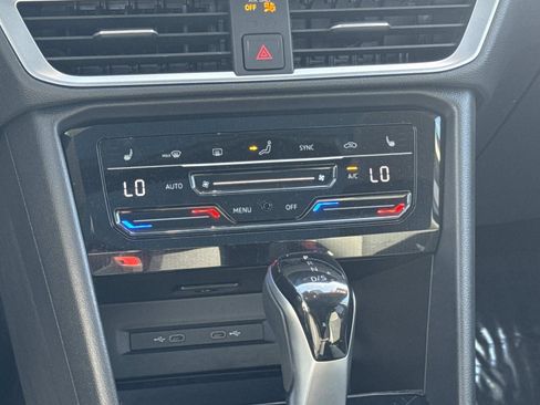 Certified 2025 Volkswagen Taos SE w/ Panoramic Sunroof Package image 13