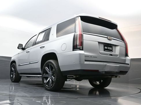 Used 2018 Cadillac Escalade Luxury image 30
