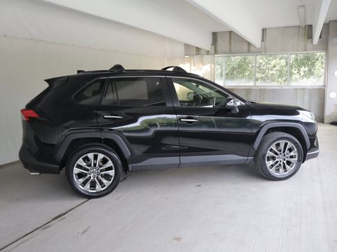 Used 2019 Toyota RAV4 Limited w/ Advanced Technology Package AWD/4WD image 6