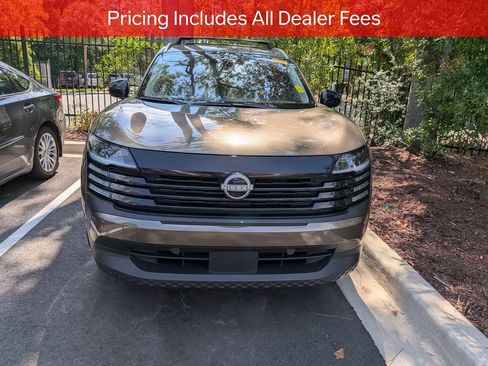 Used 2026 Nissan Kicks SV w/ SV Premium Package FWD image 2