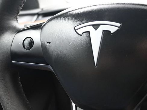 Used 2025 Tesla Model Y Long Range RWD image 21