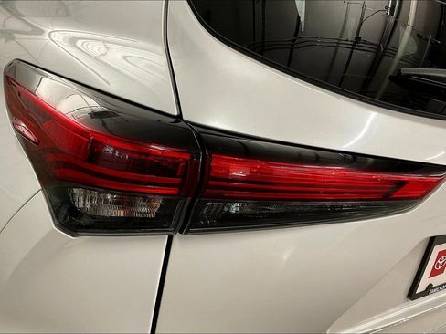 Used 2022 Toyota Highlander XLE image 34