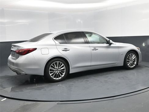 Used 2018 INFINITI Q50 Luxe w/ Essential Package (3.0T Luxe) image 4