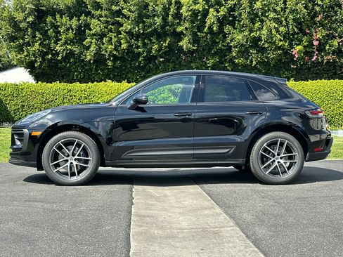 Used 2026 Porsche Macan AWD/4WD image 2