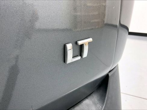 Used 2021 Chevrolet Traverse LT image 37