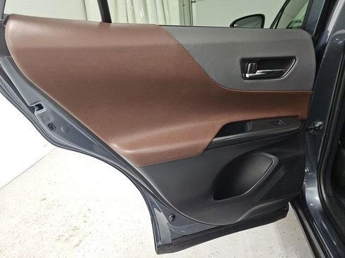 Used 2021 Toyota Venza Limited image 32