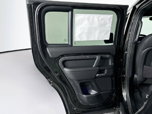 New 2026 Land Rover Defender 110 X-Dynamic SE AWD/4WD image 21