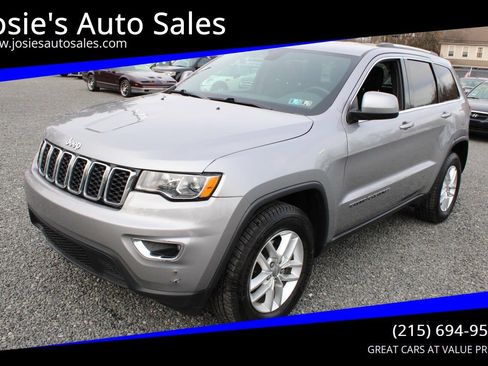 Used 2017 Jeep Grand Cherokee Laredo w/ Quick Order Package 23E AWD/4WD image 1