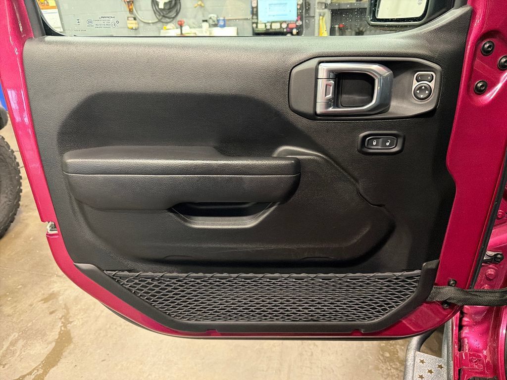 Used 2024 Jeep Wrangler Unlimited Sport AWD/4WD image 13