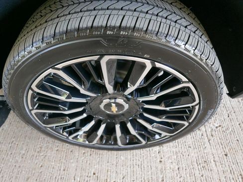 Used 2025 Chevrolet Suburban High Country AWD/4WD image 65