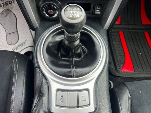 Used 2018 Toyota 86 RWD image 21