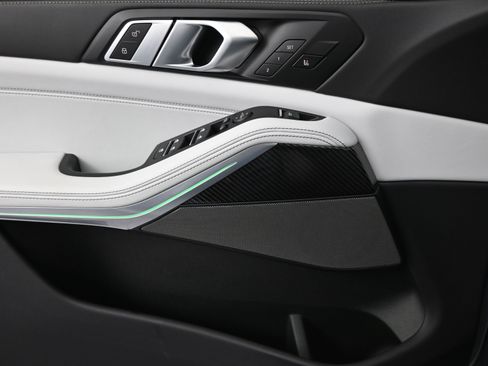 Used 2025 BMW X5 M60i image 13