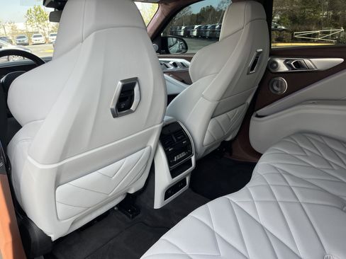 Used 2025 BMW XM image 23