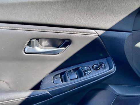 Used 2021 Nissan Sentra SV FWD image 18