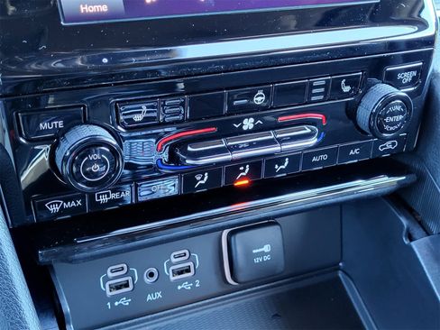 New 2025 Jeep Grand Cherokee L Altitude image 13