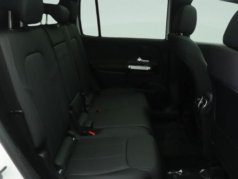 New 2026 Mercedes-Benz GLB 250 image 8