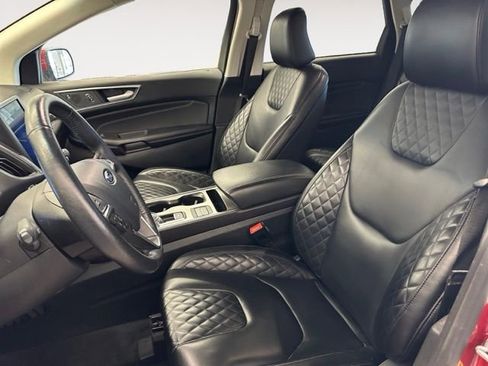 Used 2024 Ford Edge Titanium image 10