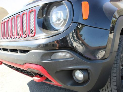 Used 2018 Jeep Renegade Trailhawk AWD/4WD image 4