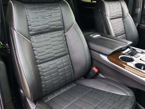 Used 2025 Cadillac Escalade Sport Platinum w/ LPO, Floor Liner Package AWD/4WD image 26