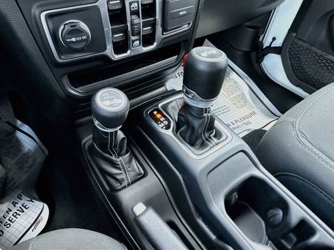 Used 2023 Jeep Wrangler Unlimited Sahara AWD/4WD image 18