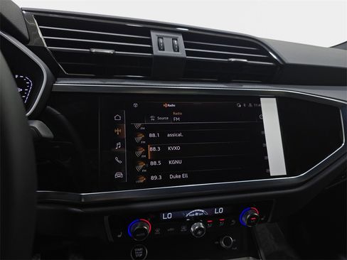 Used 2025 Audi Q3 2.0T Premium w/ Convenience Package image 21