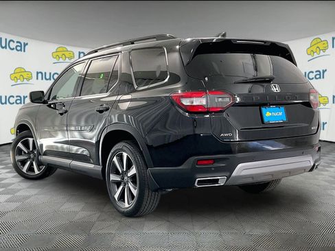 Used 2023 Honda Pilot Touring image 4