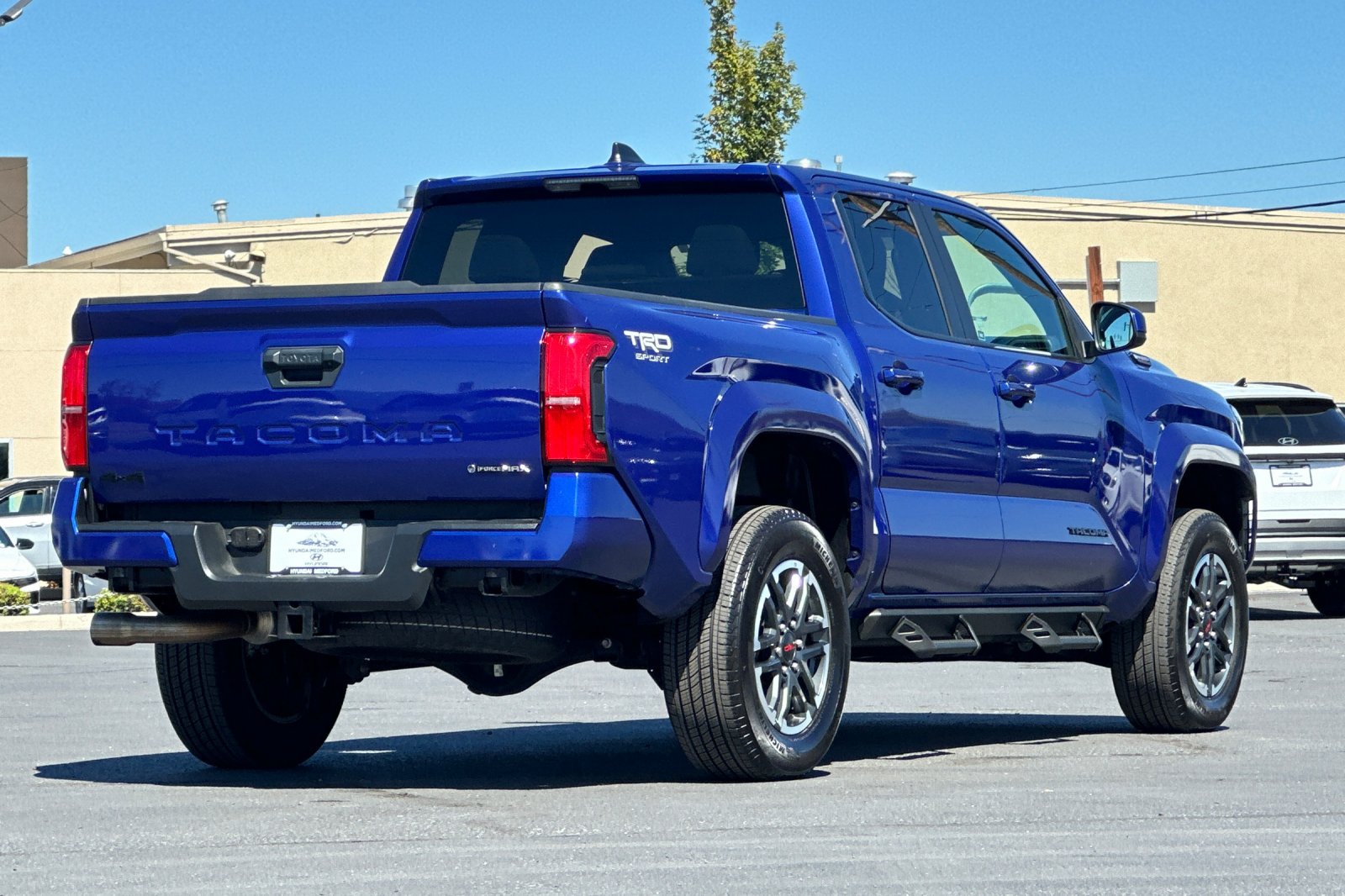 Used 2025 Toyota Tacoma TRD Sport AWD/4WD image 4
