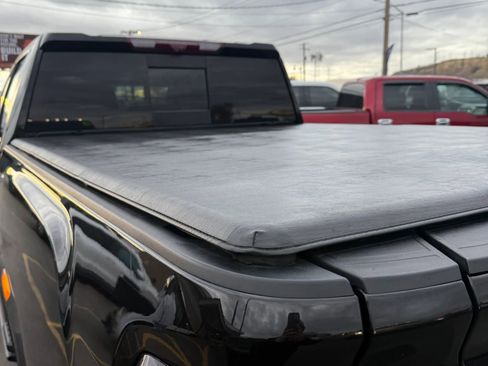 Used 2022 GMC Sierra 2500 Denali w/ Denali Black Diamond Edition image 12