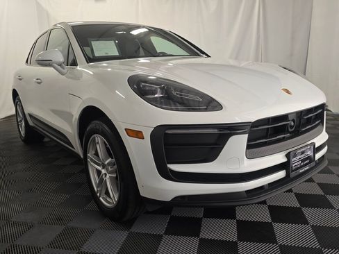 Certified 2024 Porsche Macan AWD/4WD image 9