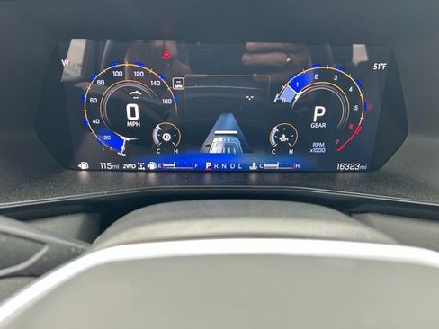 Used 2024 Chevrolet Colorado Z71 w/ Z71 Convenience Package 2 image 17