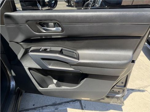 Used 2022 Nissan Pathfinder SL FWD image 31