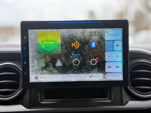 Used 2018 Toyota Tacoma TRD Sport image 27