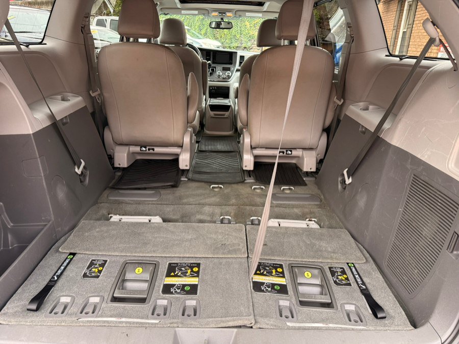 Used 2017 Toyota Sienna XLE w/ XLE Navigation Package AWD/4WD image 14