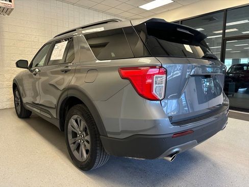 Used 2023 Ford Explorer XLT w/ Equipment Group 202A AWD/4WD image 3