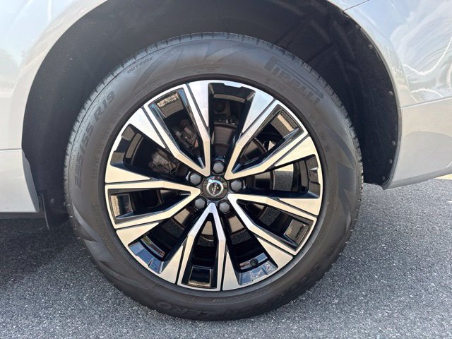 Used 2023 Volvo XC60 B5 Plus w/ Climate Package AWD/4WD image 9