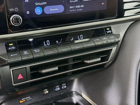 Used 2025 Toyota Camry SE image 23